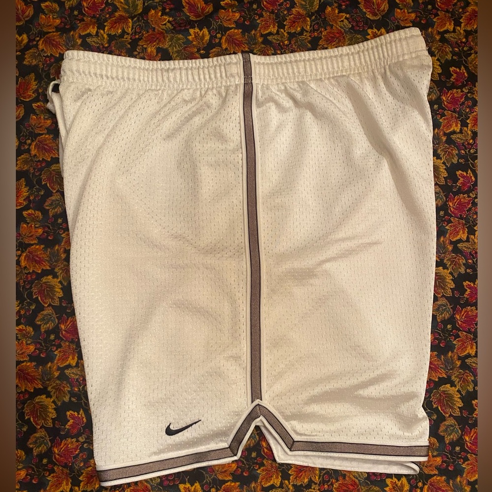 Nike women’s basketball shorts - Picture 2 of 3